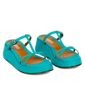 Super cute leather mules💙